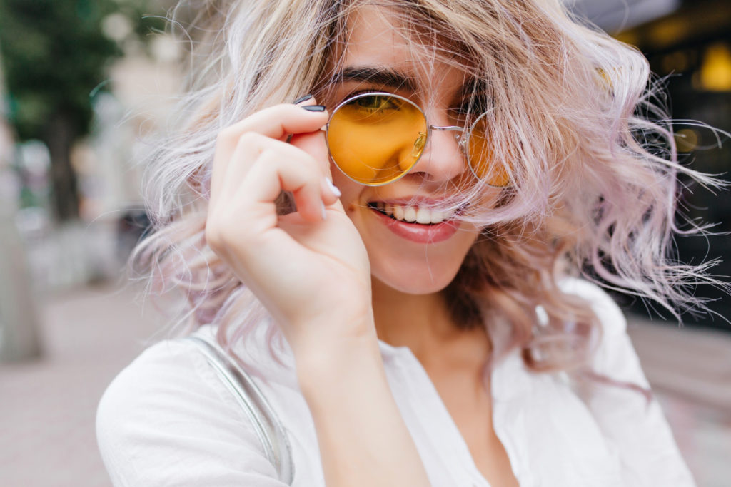 Okulary Armani damskie – przegląd modnych propozycji