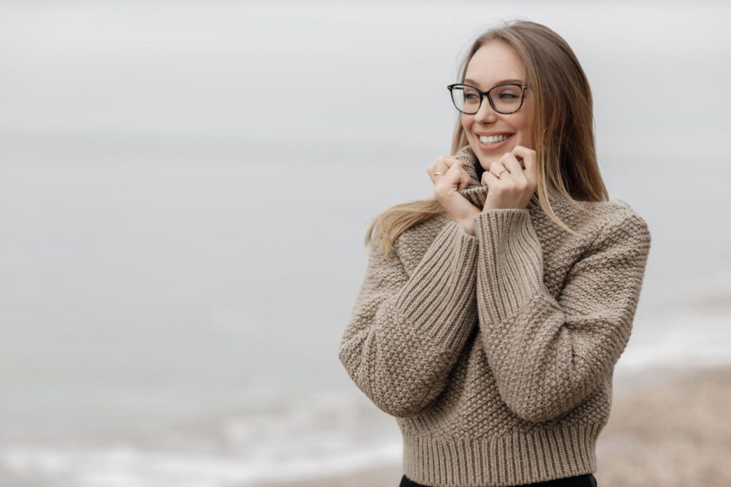 Okulary korekcyjne są nie tylko niezbędnym narzędziem dla osób z wadami wzroku, ale również ważnym elementem stylizacji i wyrazem osobistego gustu