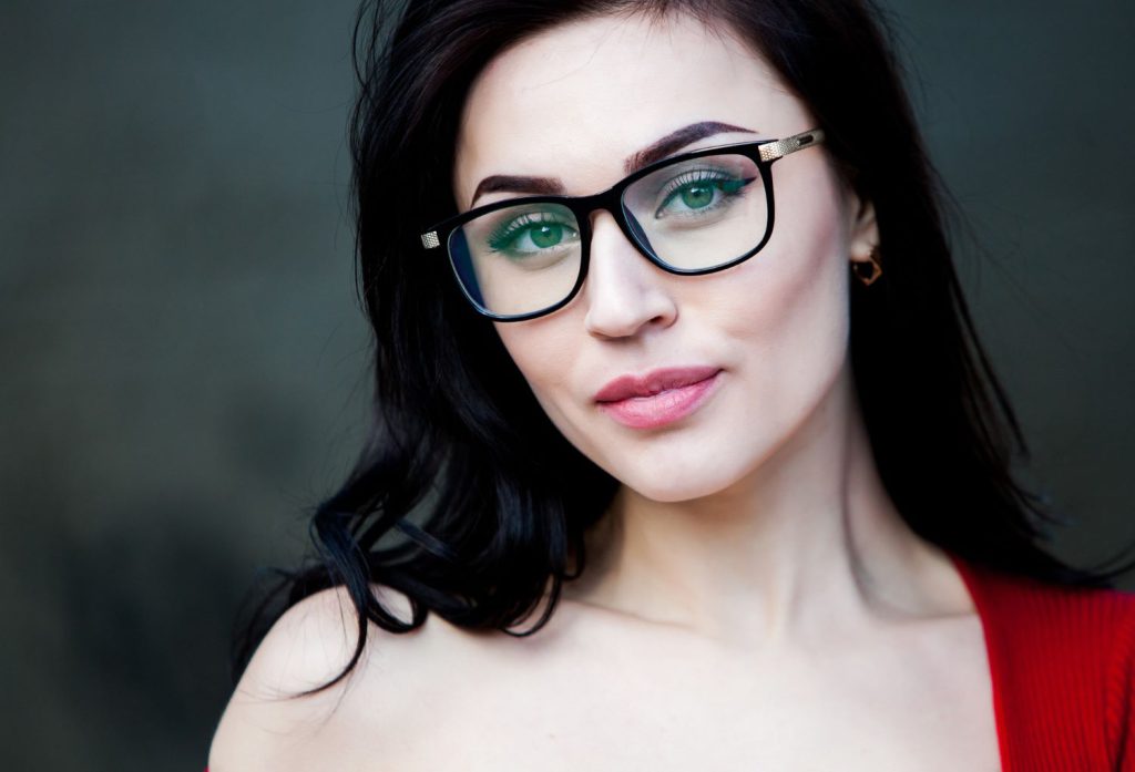 Okulary korekcyjne to nie tylko narzędzie poprawiające wzrok, ale również ważny element stylizacji