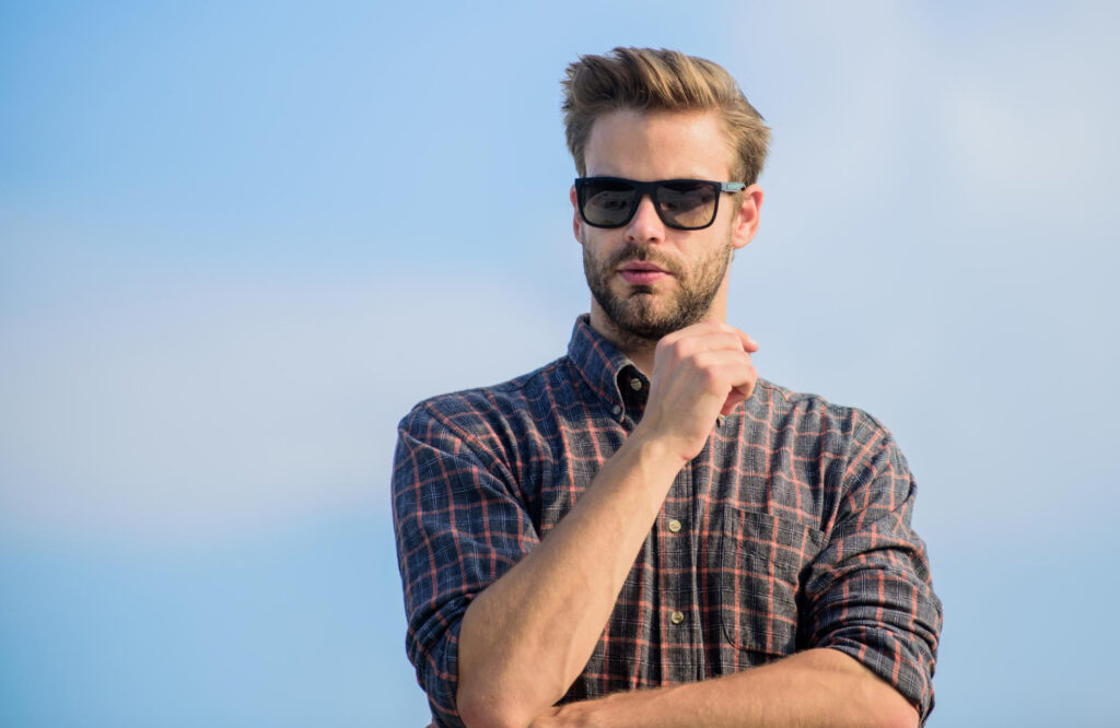 Elegancja i ochrona: męskie okulary przeciwsłoneczne Dolce & Gabbana w ofercie sklepów internetowych