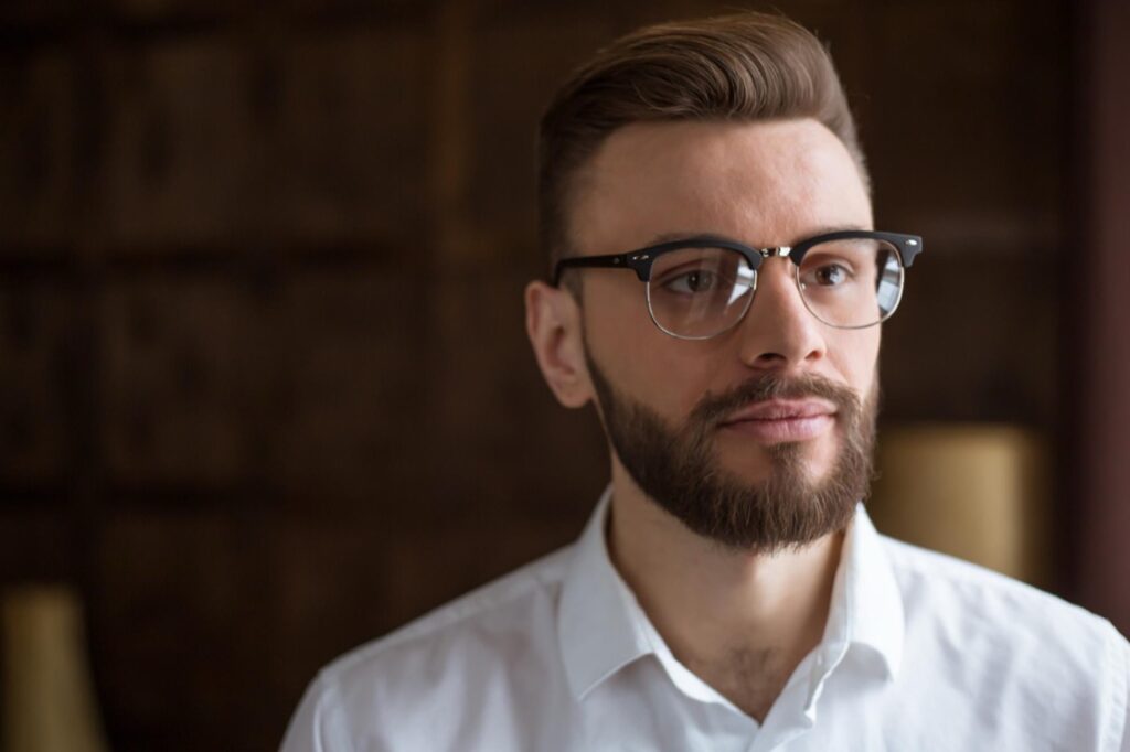 Męskie okulary korekcyjne Prada – elegancja w każdym detalu